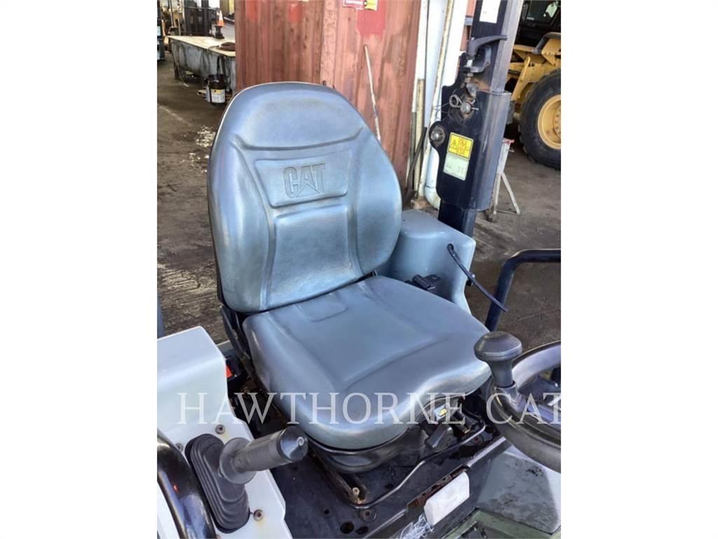 CAT CB24B Pôdne kompaktory