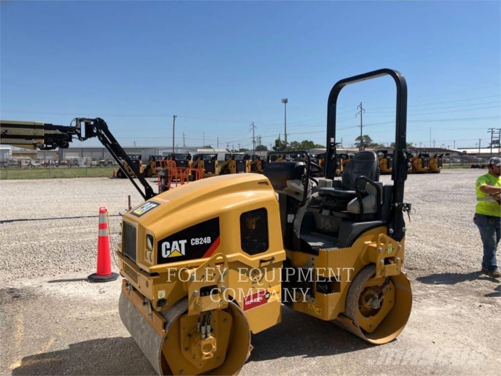 CAT CB24B Pôdne kompaktory