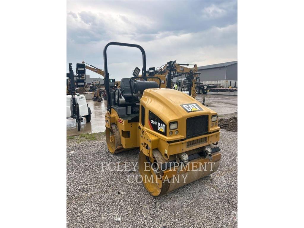 CAT CB24B Pôdne kompaktory