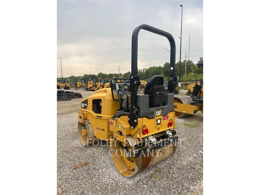 CAT CB24B Pôdne kompaktory