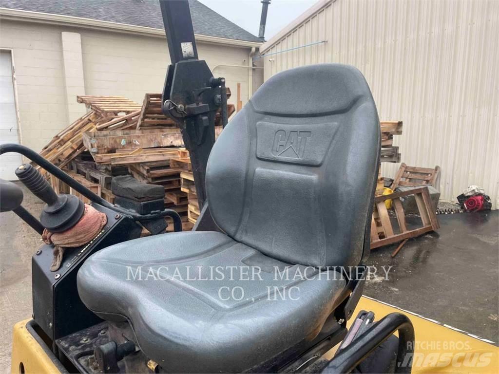 CAT CB34 Tandemové valce