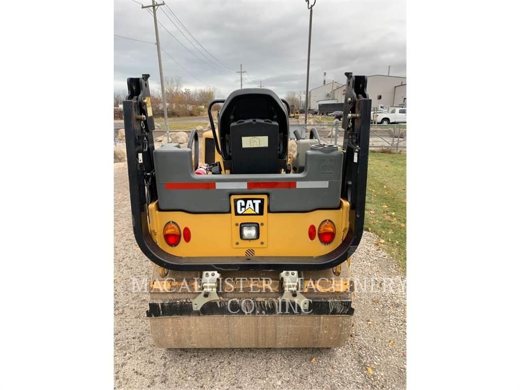 CAT CB34B Tandemové valce