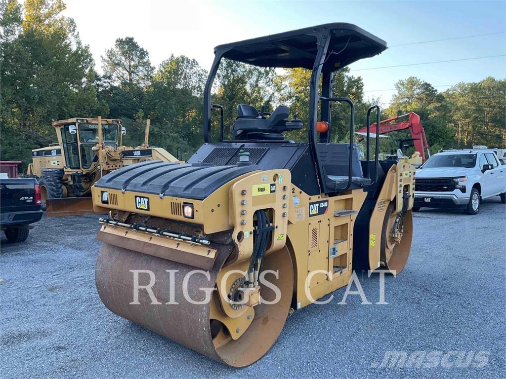 CAT CB44B Tandemové valce