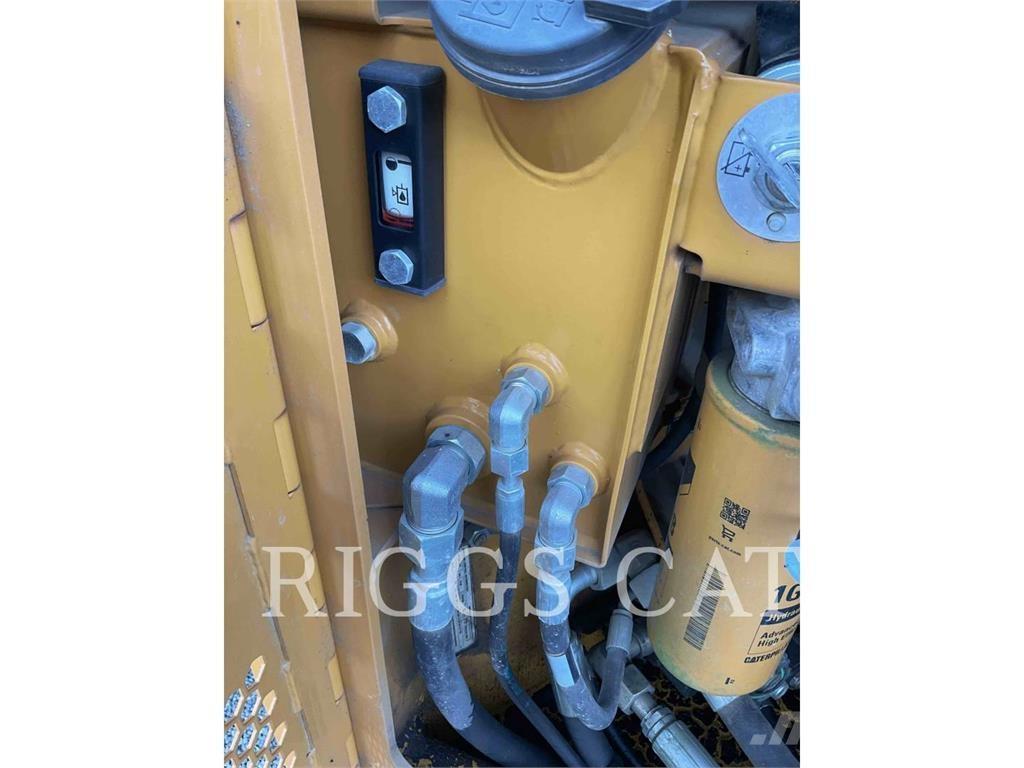 CAT CB44B Tandemové valce