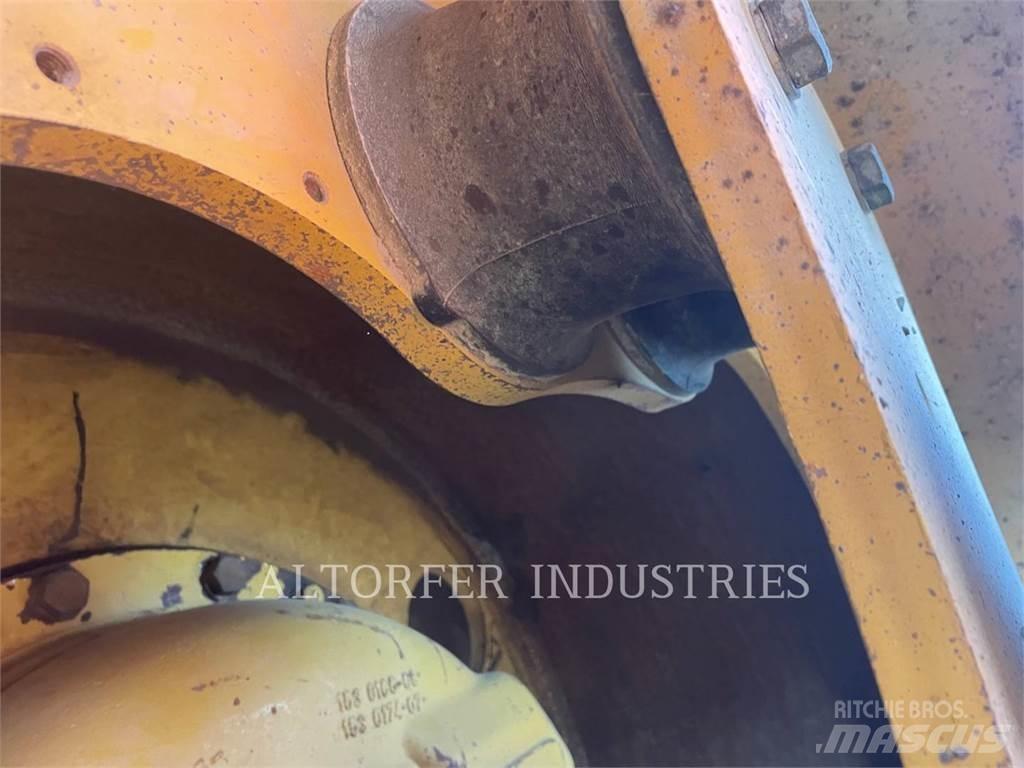 CAT CB54B Tandemové valce