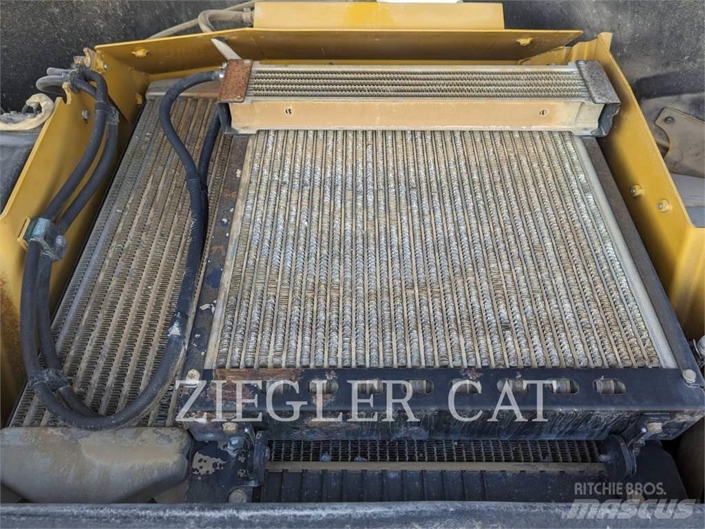 CAT CB64 Pôdne kompaktory