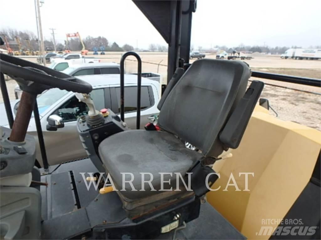 CAT CB64 Finišéry