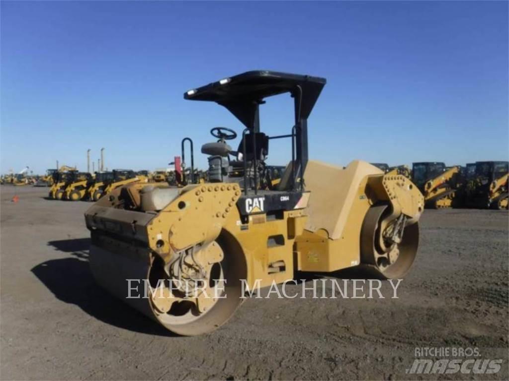 CAT CB64 Tandemové valce