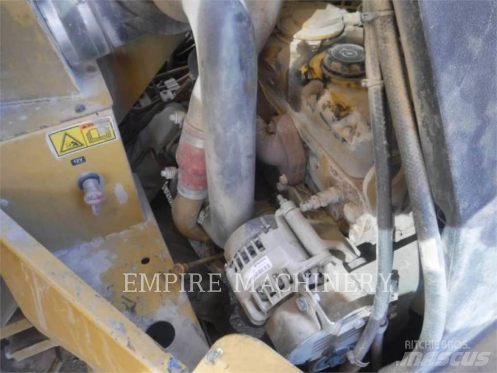 CAT CB64 Tandemové valce
