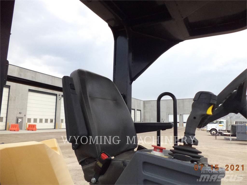CAT CB64 Pôdne kompaktory