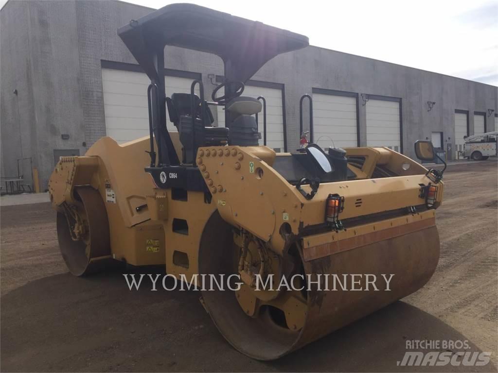 CAT CB64 Pôdne kompaktory