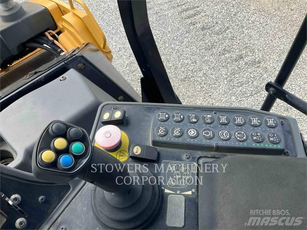 CAT CB64B Pôdne kompaktory
