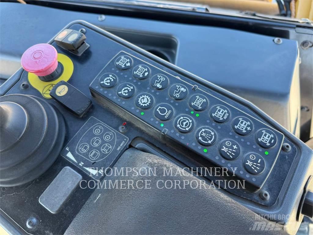 CAT CB64B Tandemové valce