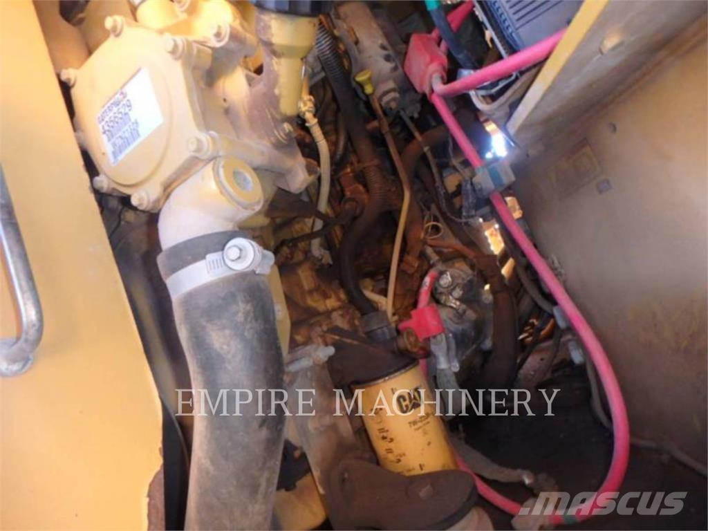 CAT CB66B Tandemové valce