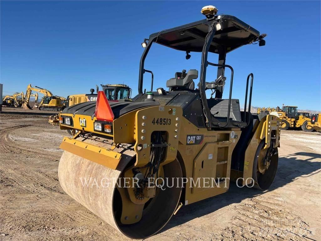 CAT CB7 Pôdne kompaktory