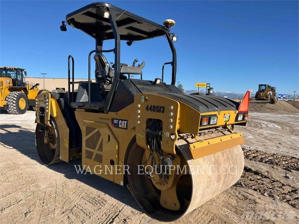 CAT CB7 Pôdne kompaktory