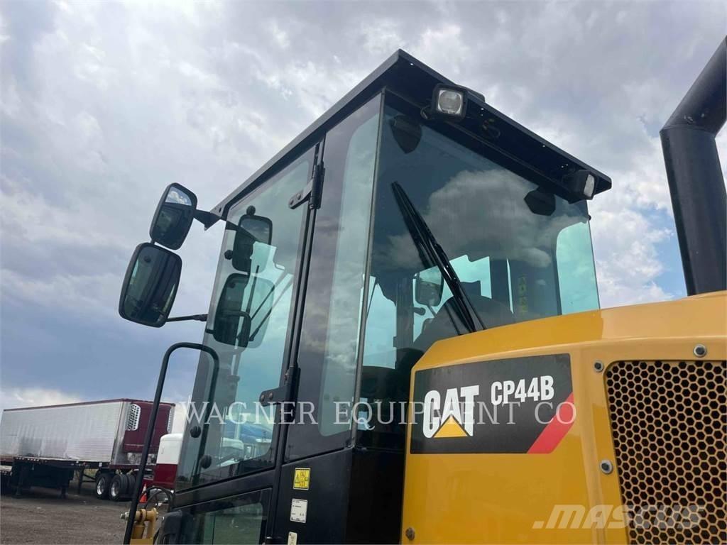 CAT CP44B Pôdne kompaktory