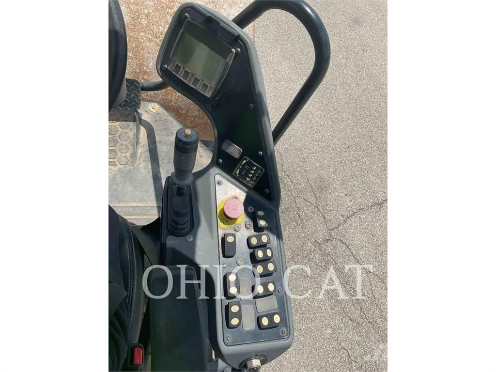 CAT CS44B Kombinované valce