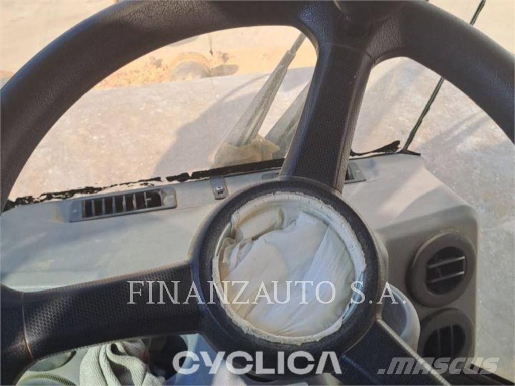 CAT CS74B Ťahačové valce