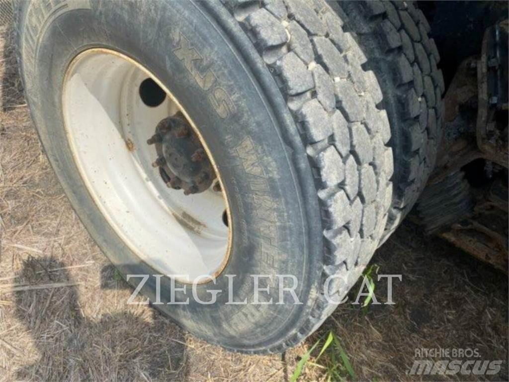 CAT CT681 Ďalšie nákladné vozidlá