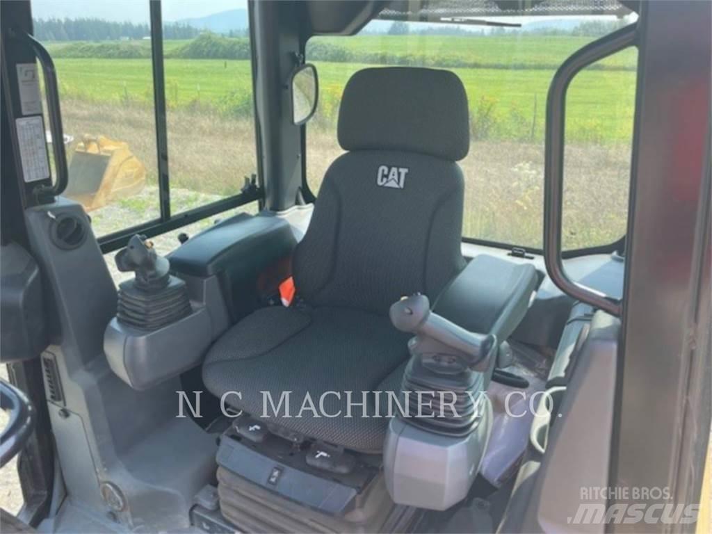 CAT D1 LGPCB Pásové dozéry