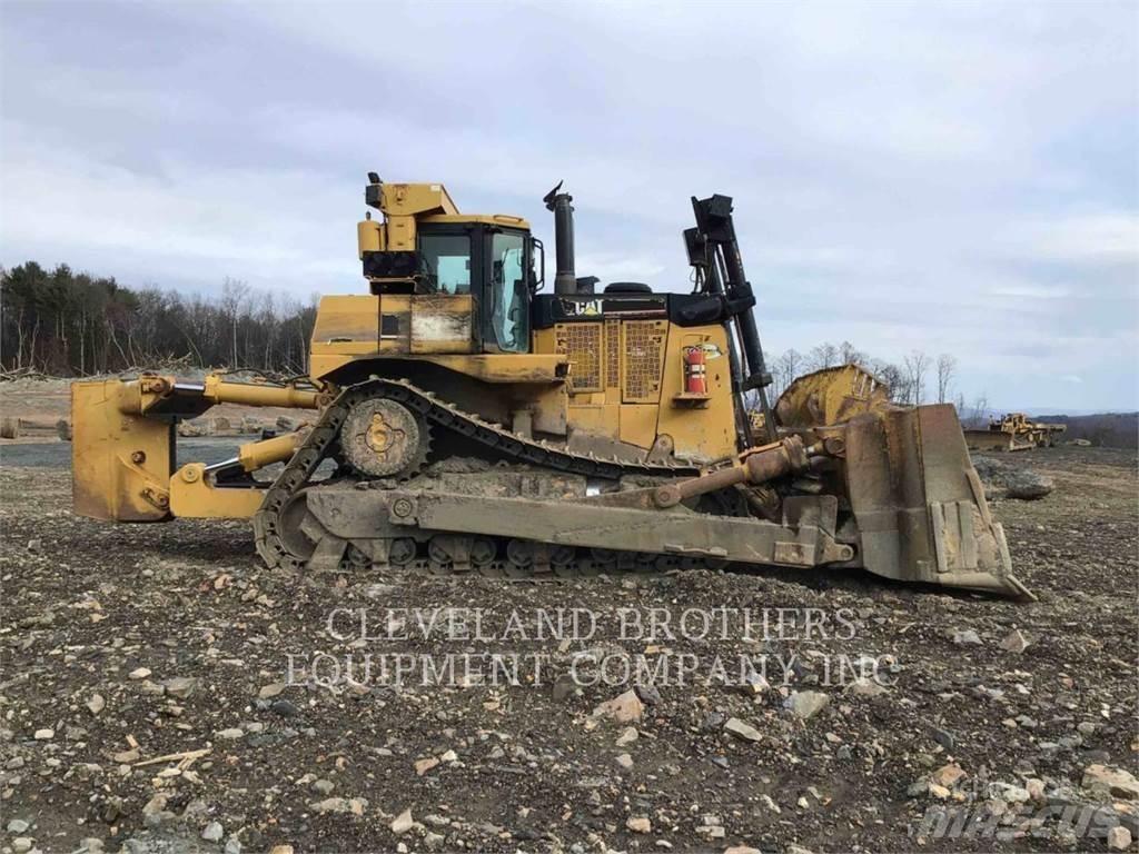 CAT D10T Pásové dozéry