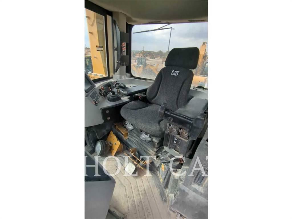 CAT D10T Pásové dozéry