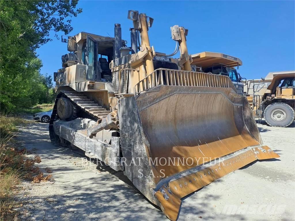 CAT D10T Pásové dozéry