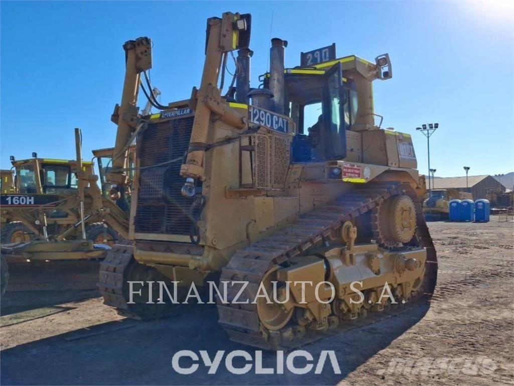 CAT D10T Pásové dozéry