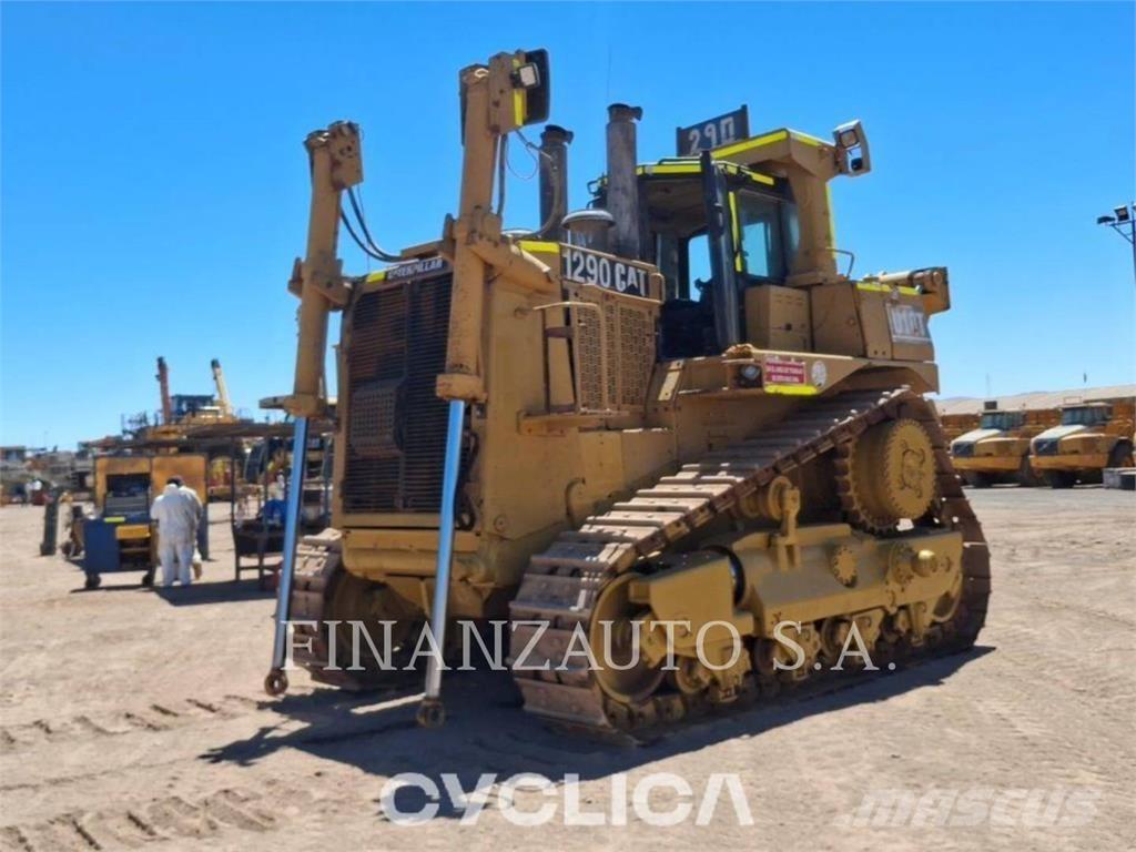 CAT D10T Pásové dozéry