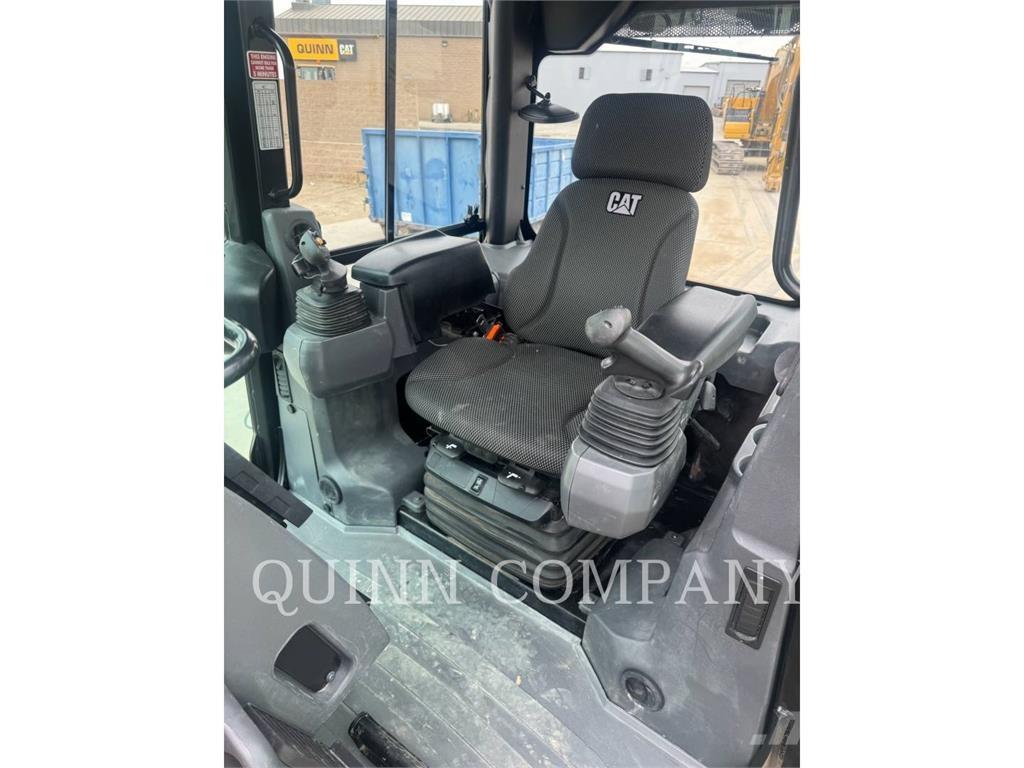 CAT D2 Rýpadlo-nakladače