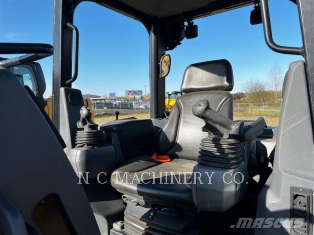 CAT D2 XLCN Pásové dozéry