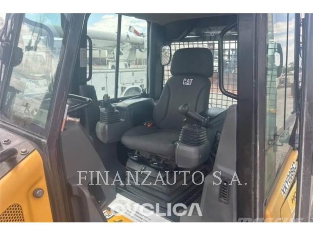 CAT D3 Pásové dozéry