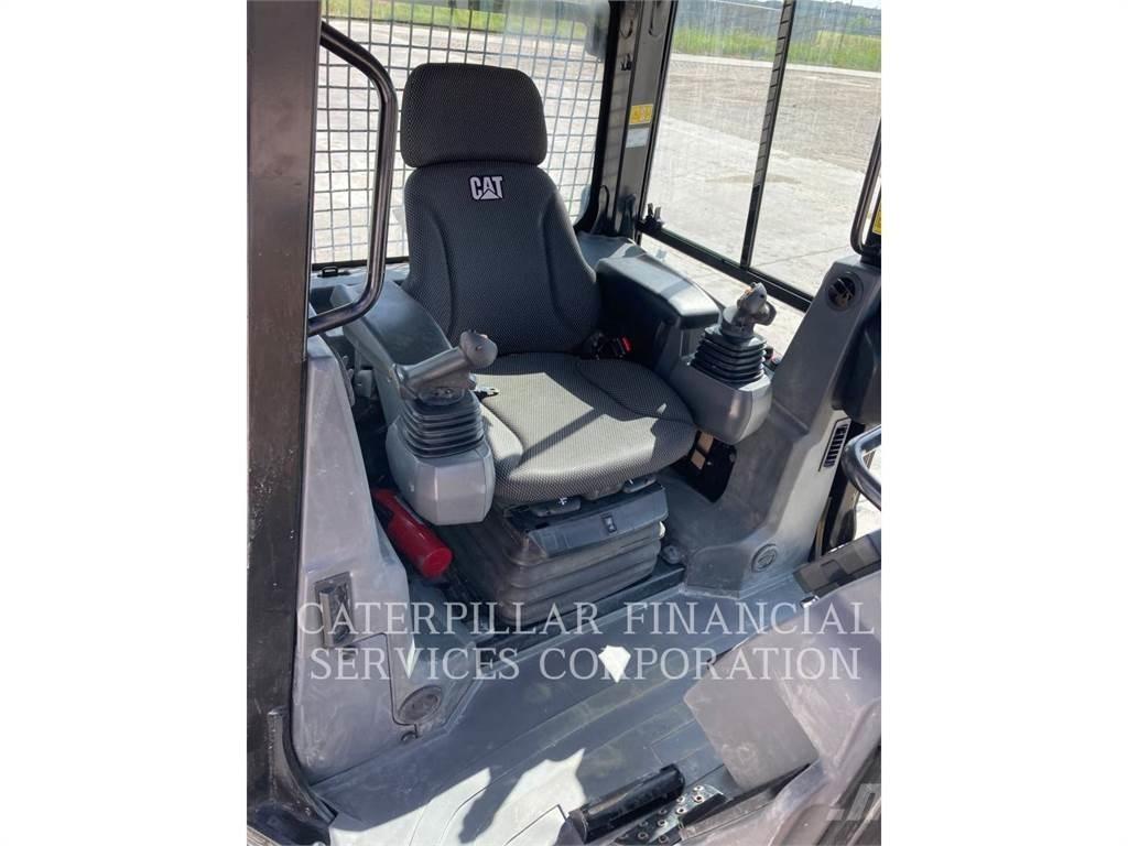 CAT D3-12 Pásové dozéry