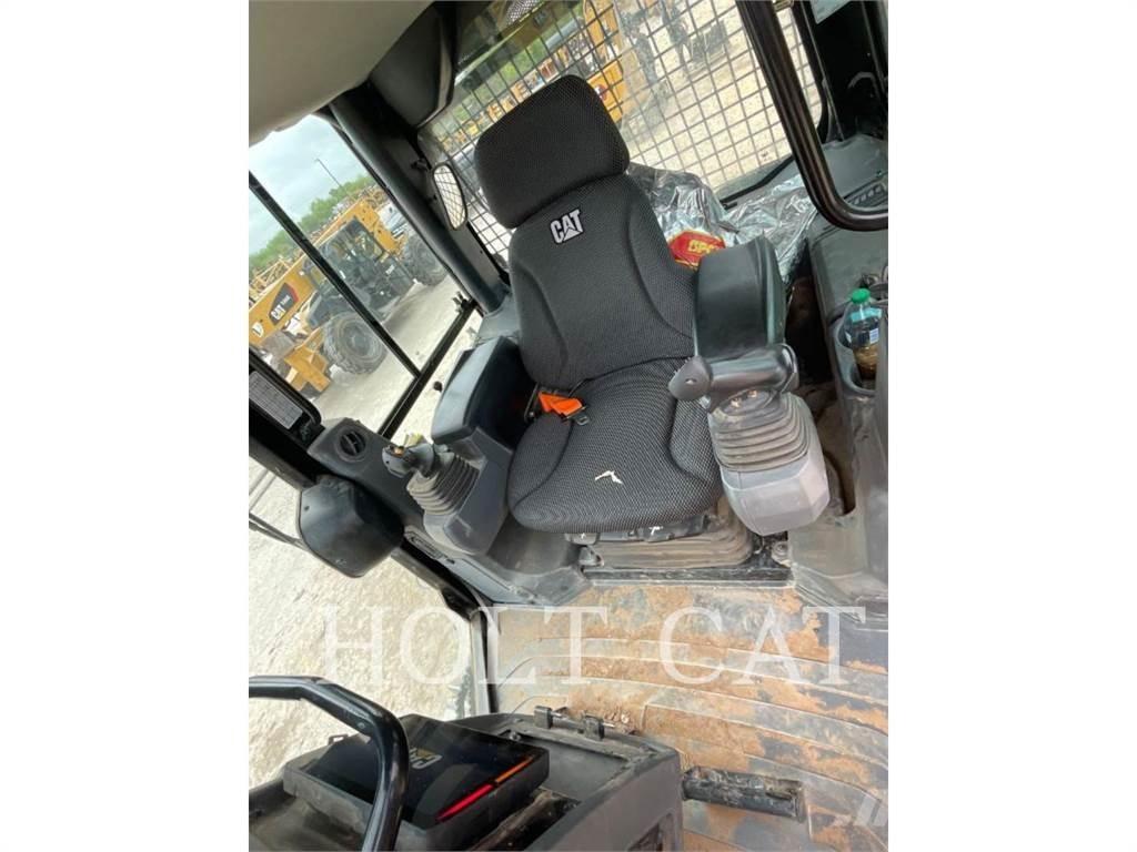 CAT D3 CAB3 Pásové dozéry