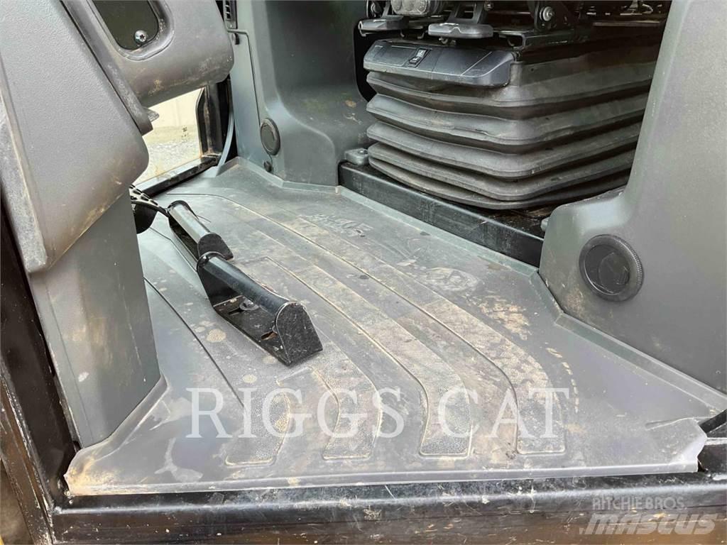 CAT D3 LGP AAG Pásové dozéry