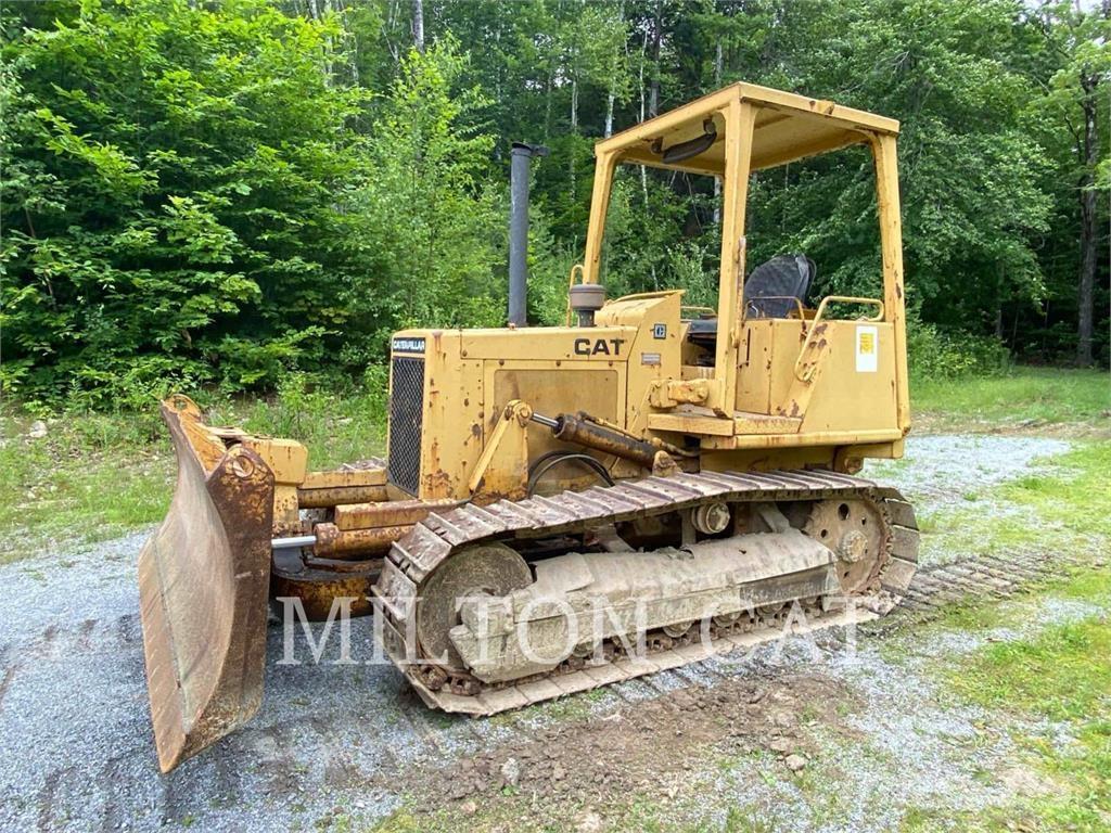 CAT D3B Pásové dozéry