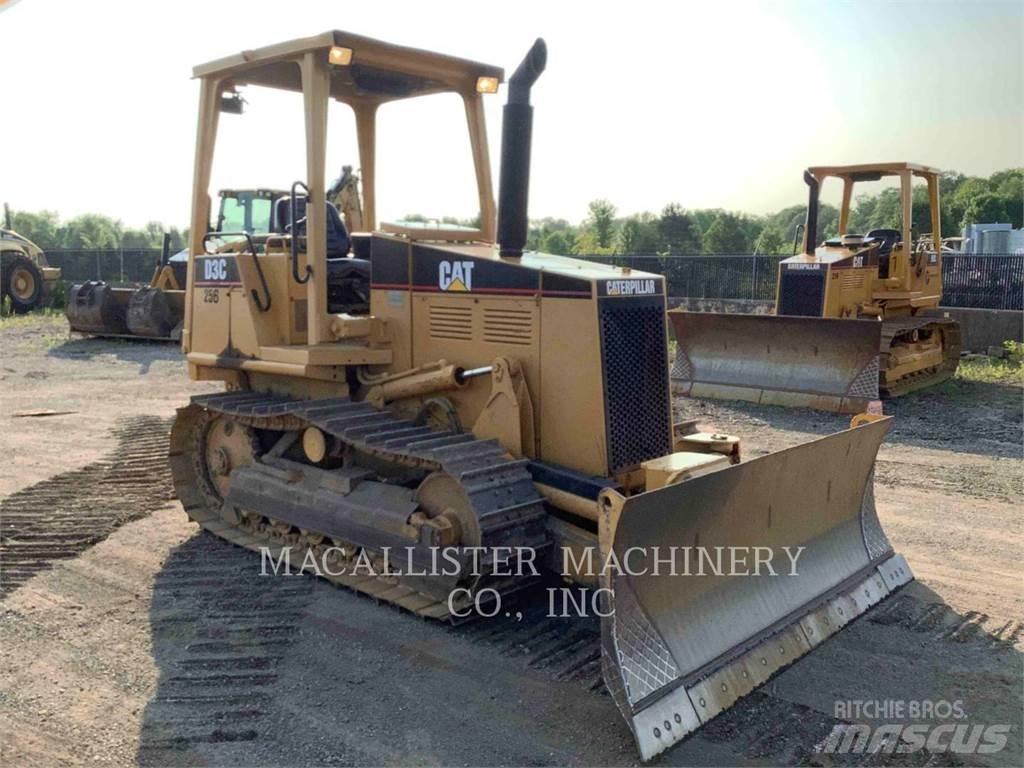 CAT D3CIII Pásové dozéry