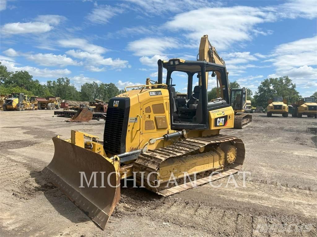 CAT D3K2L 4F Pásové dozéry