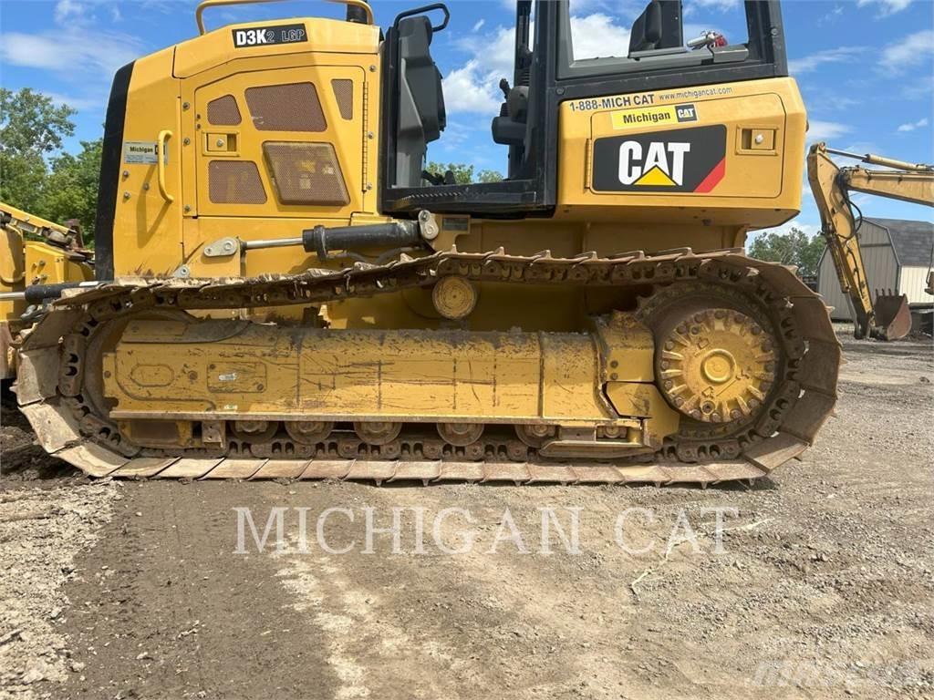 CAT D3K2L 4F Pásové dozéry