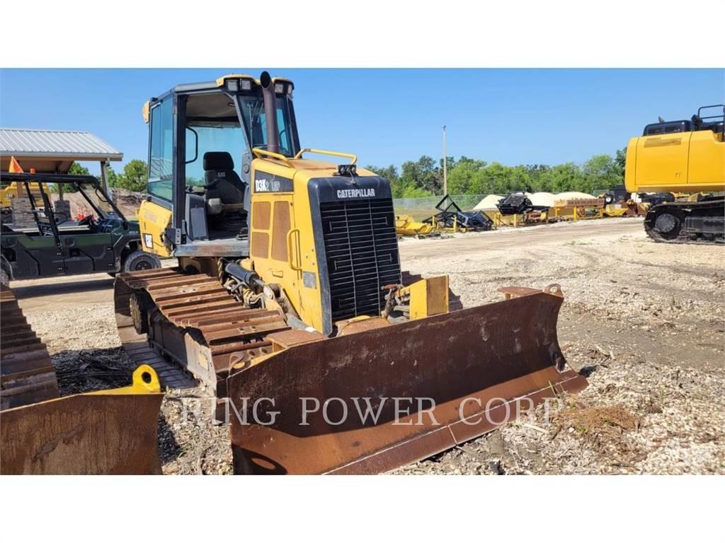 CAT D3K2LGP Pásové dozéry