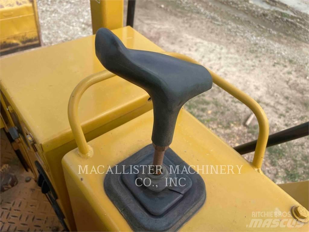 CAT D4C Pásové dozéry