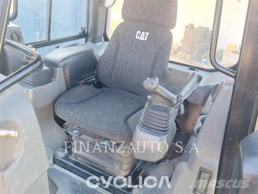 CAT D4K2 Pásové dozéry