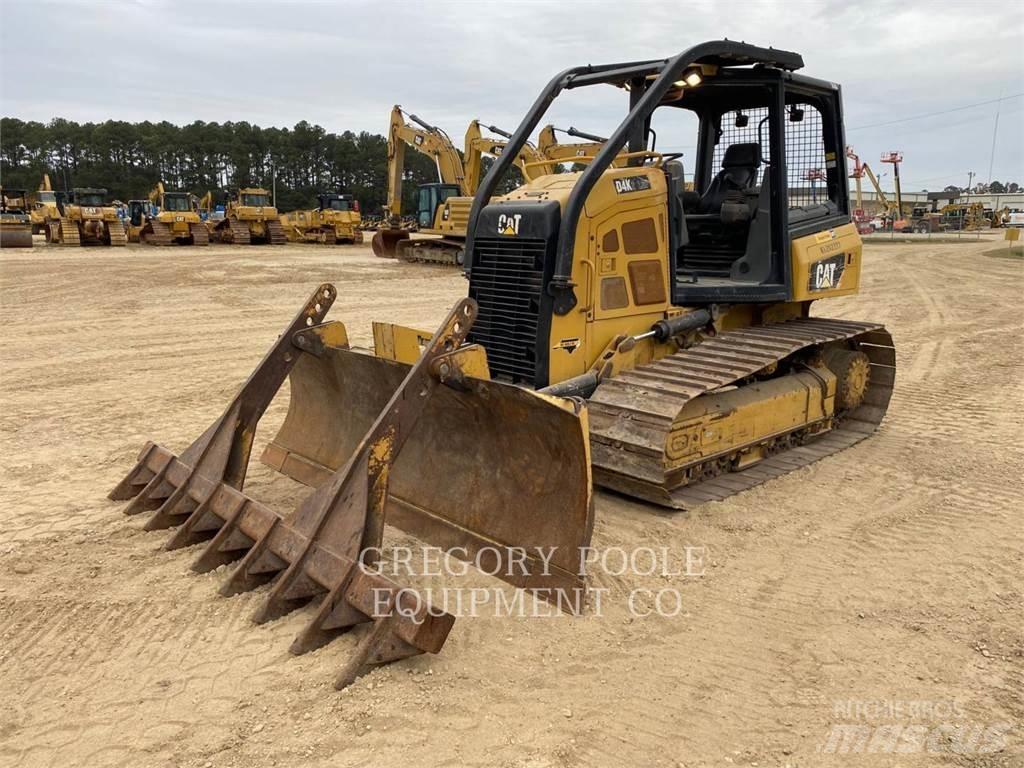 CAT D4K2LGP Pásové dozéry
