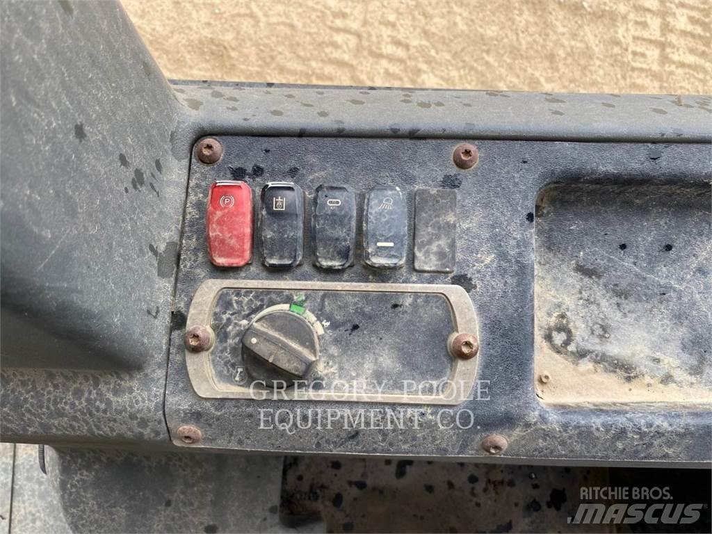 CAT D4K2LGP Pásové dozéry