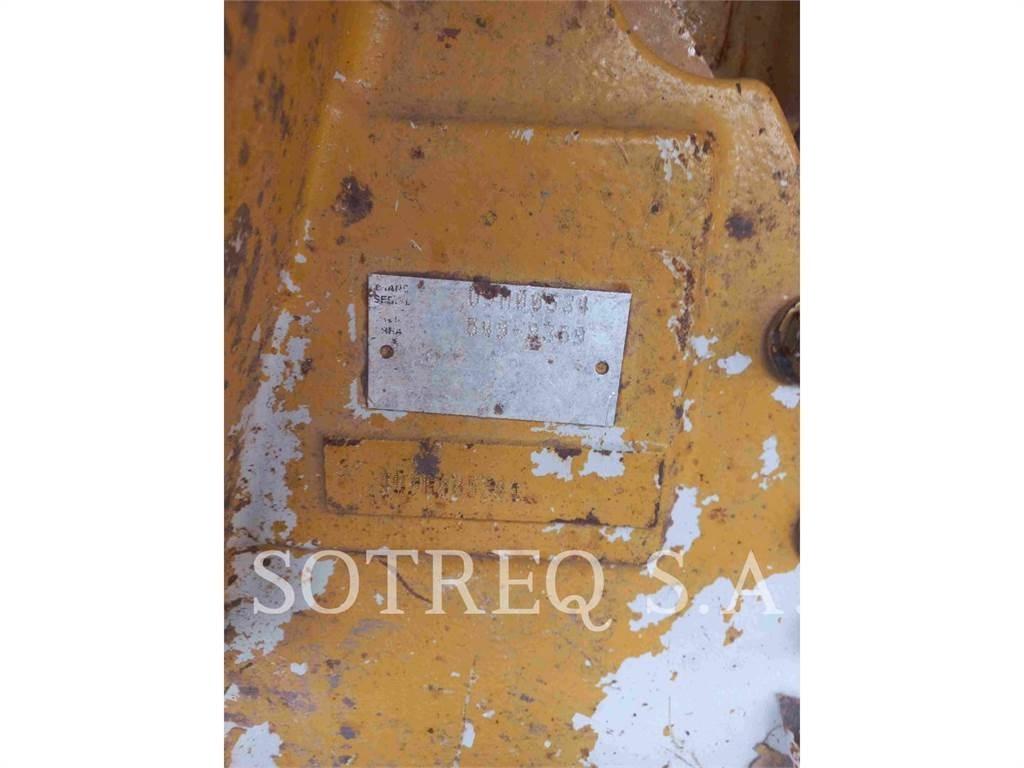 CAT D5 Pásové dozéry