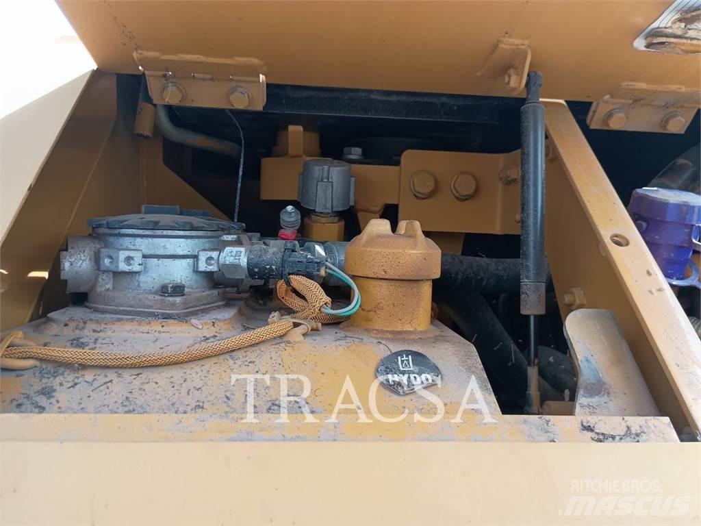 CAT D5 Pásové dozéry