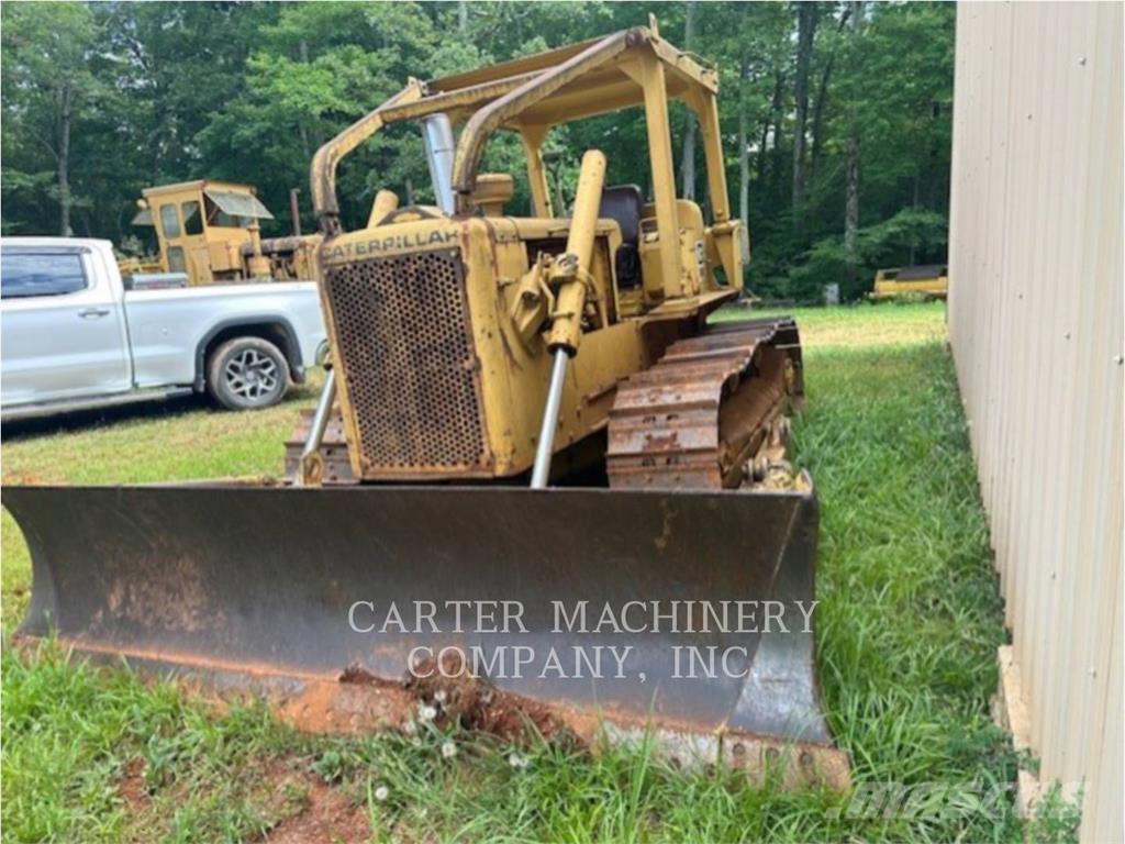 CAT D5 Pásové dozéry