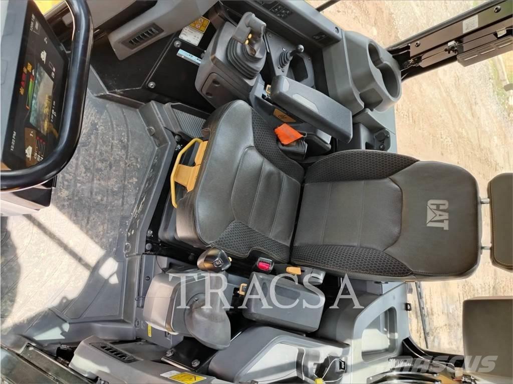 CAT D5 Pásové dozéry