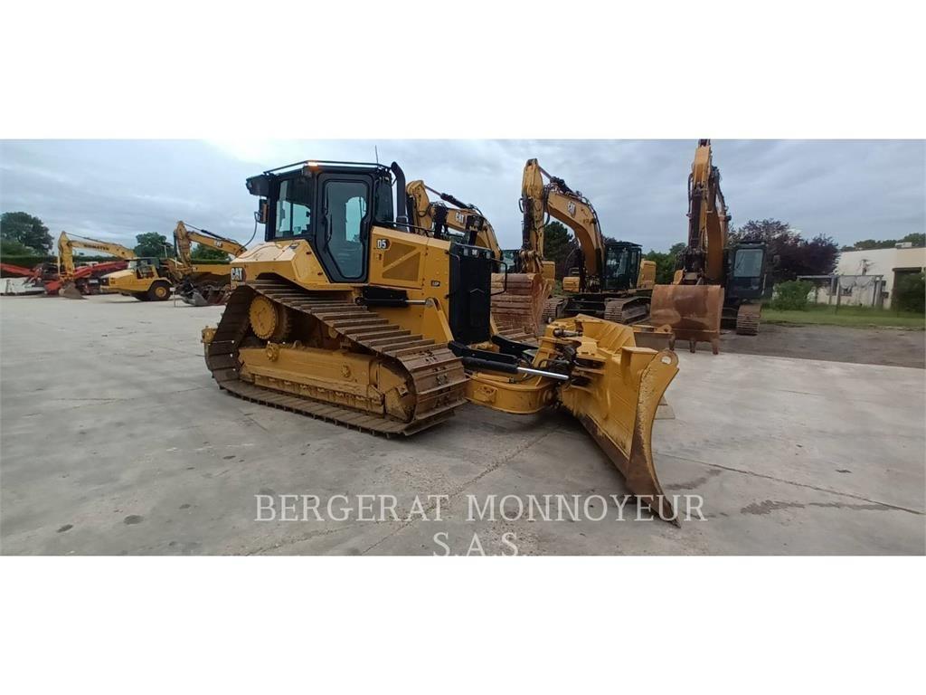 CAT D5 Pásové dozéry